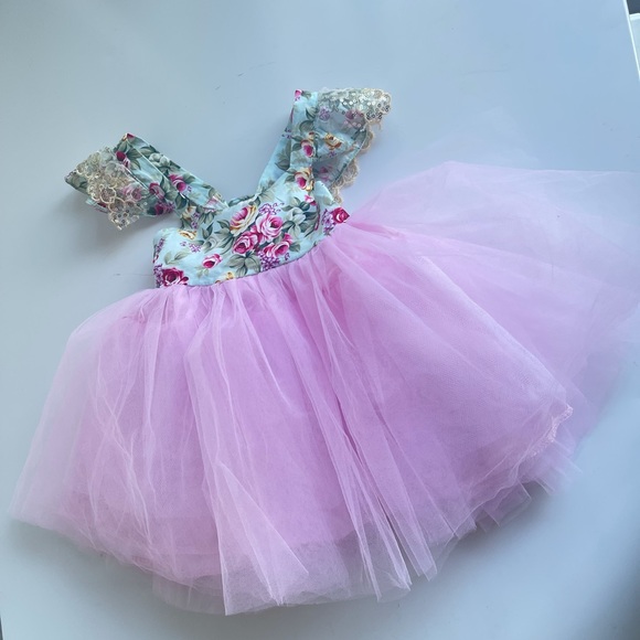 Kid’s dress bundle 18m 2T - Picture 11 of 12